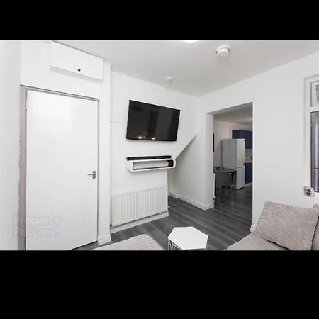House @ Queens University Belfast Bagian luar foto